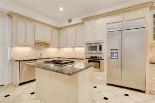 Photo #5: 74969688 Listing