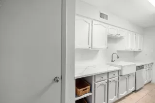 Photo #4: 75571658 Listing 