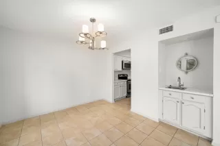 Photo #5: 75571658 Listing 