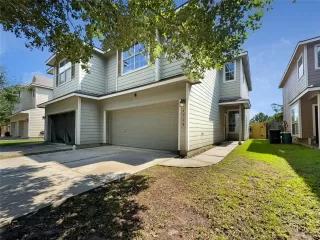 More Details about MLS # 7562946 : 8726 BENTONGROVE LANE