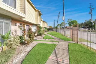 Photo #3: 75890142 Listing 