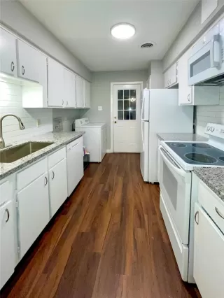 Photo #6: 75935727 Listing 