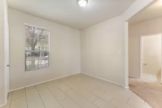 Photo #4: 75948178 Listing