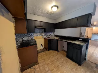 Photo #3: 76123390 Listing