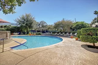 Photo #2: 76808884 Listing 