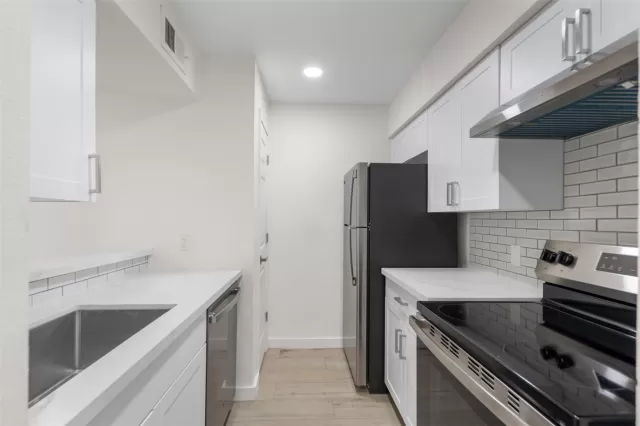 MLS: 77067949 Condo For Sale