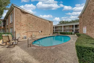 Photo #4: 77222328 Listing