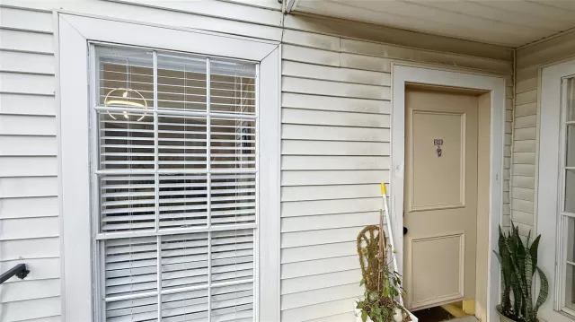 MLS: 77353901 Condo For Sale