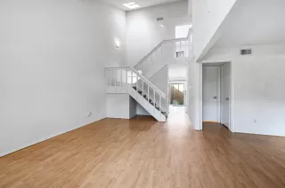 Photo #5: 77399296 Listing 