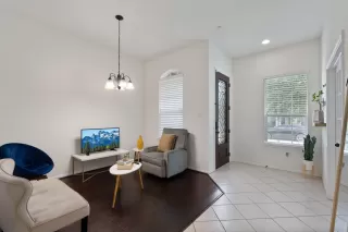 Photo #4: 77487597 Listing