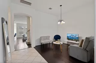 Photo #5: 77487597 Listing