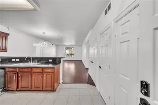 Photo #4: 77654962 Listing 