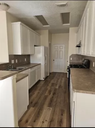 Photo #3: 77734998 Listing