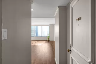 Photo #5: 77861814 Listing