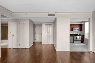 Photo #6: 77861814 Listing