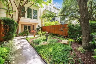 Photo #1: 77865318 Listing 