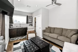 Photo #5: 77914181 Listing 