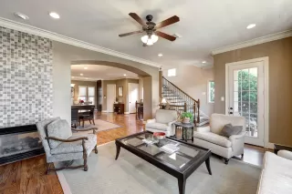 Photo #5: 77953557 Listing