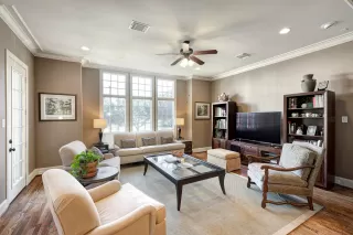 Photo #6: 77953557 Listing