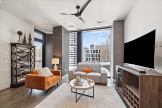 Photo #2: 77977547 Listing