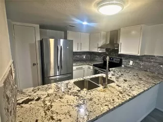 Photo #5: 78118740 Listing