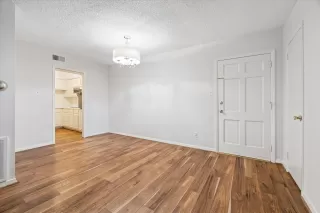 Photo #2: 78200778 Listing 