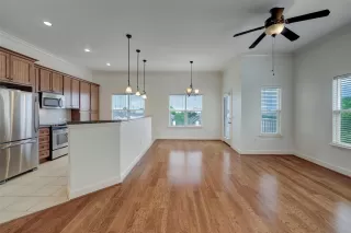 Photo #4: 78760149 Listing 