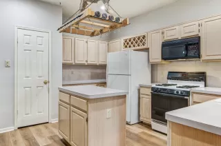 Photo #5: 78947975 Listing 