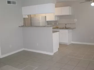 Photo #4: 79096578 Listing