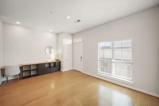 Photo #4: 79581082 Listing