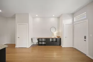 Photo #5: 79581082 Listing