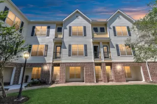 Photo #1: 81228595 Listing 