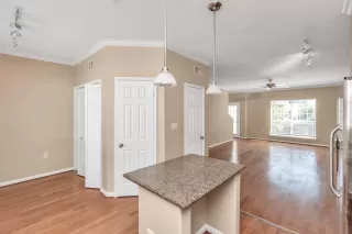 Photo #4: 81228595 Listing 