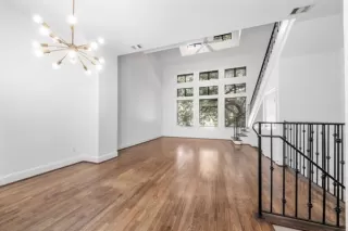 Photo #5: 81634559 Listing 