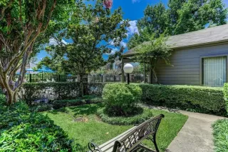 Photo #2: 81889523 Listing 