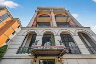 Photo #2: 82041262 Listing