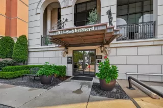 Photo #4: 82041262 Listing