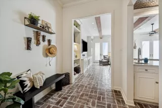 Photo #3: 82390479 Listing