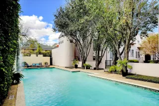 Photo #1: 82802396 Listing 