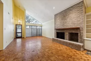 Photo #2: 82894637 Listing 