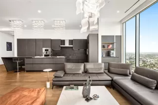 Photo #4: 84168293 Listing