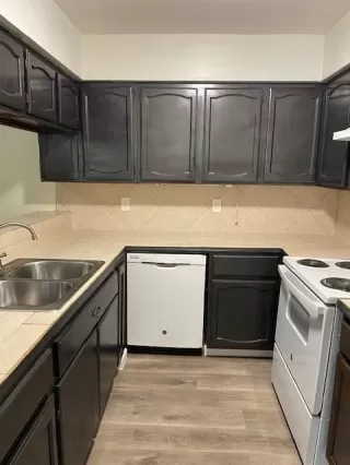 Photo #6: 84368369 Listing