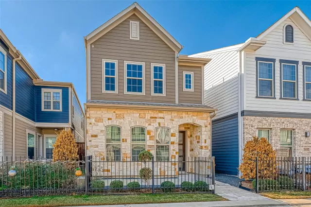 MLS: 8557492 Condo For Sale