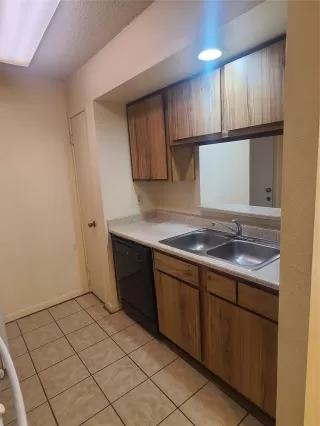 Photo #2: 87652291 Listing 