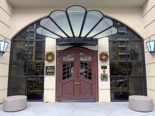 More Details about MLS # 87958865 : 1005 S SHEPHERD DRIVE # 304