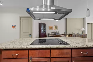 Photo #5: 89165194 Listing