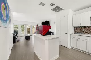 Photo #3: 89249493 Listing