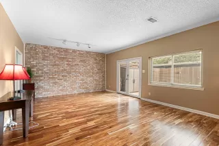 Photo #5: 90192878 Listing