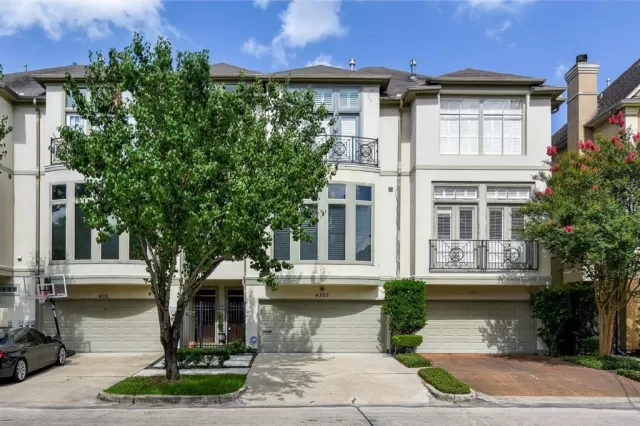 MLS: 9100759 Condo For Sale