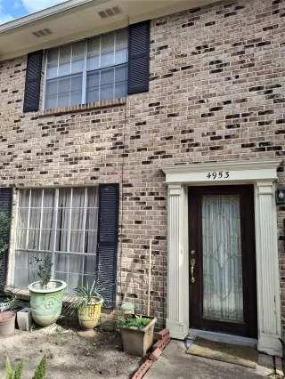 Browse active condo listings in OAKHURST TOWNHOMES